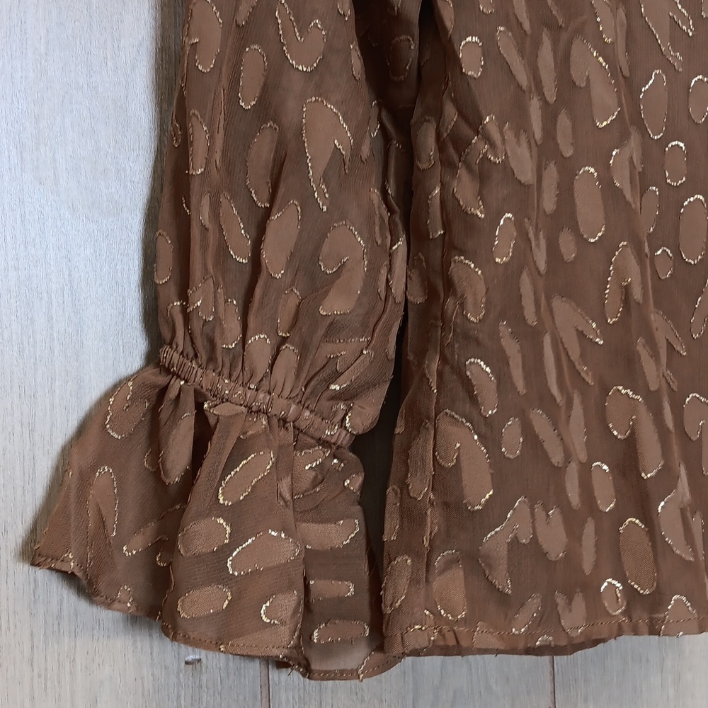NWT Bar III Bell Sleeve V-Neck Long-Sleeve Blouse - Picture 4 of 5
